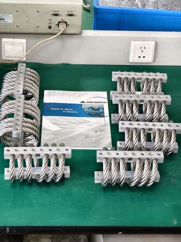 P Expérience de fonctionnement stable dans des conditions difficiles avec JGX-0958A-95A Isolateur de vibration de câble en acier à haute résistance /p